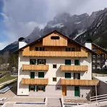 Arga' New Alpine Design Apartment Central & Scenic Views