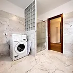 Central Comfort 5 Min Walk To Downtown Bassano