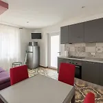 Le Belle Maison