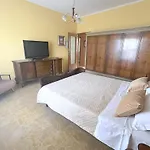 La Lirica Home