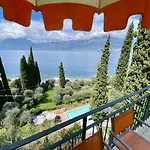 Wonderful Lake View Apartments With Pool With Breakfast Gardasee