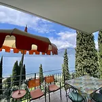 Wonderful Lake View Apartments With Pool With Breakfast Gardasee