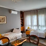 Urbino Uno Apt Venezia