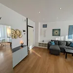 Convenient Family Apt With Private Parking