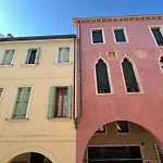 Appartamento Ai Portici Di Via Savonarola
