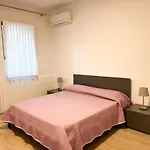 Two-Bedroom Within Walking Distance Of The Center
