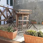 Huebsche Wohnung Mit Terrasse, Rialtobruecke In Der Naehe