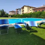 La Terrazza Sul Lago, In Einer Residenz Mit Pool