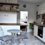 Maison De Minou