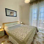 Homely Flat With A Luminous Terrace - Beahost