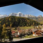 Hotel Mae