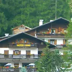Hotel Mae