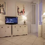 The Gentleman Of Verona Apartments