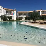 Les Maisons