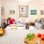 Delightful Apartment In Historical Building