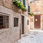 Ramo Delle Moschette