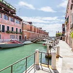 Elegant Two-Bedroom Apartment In Venetian Style