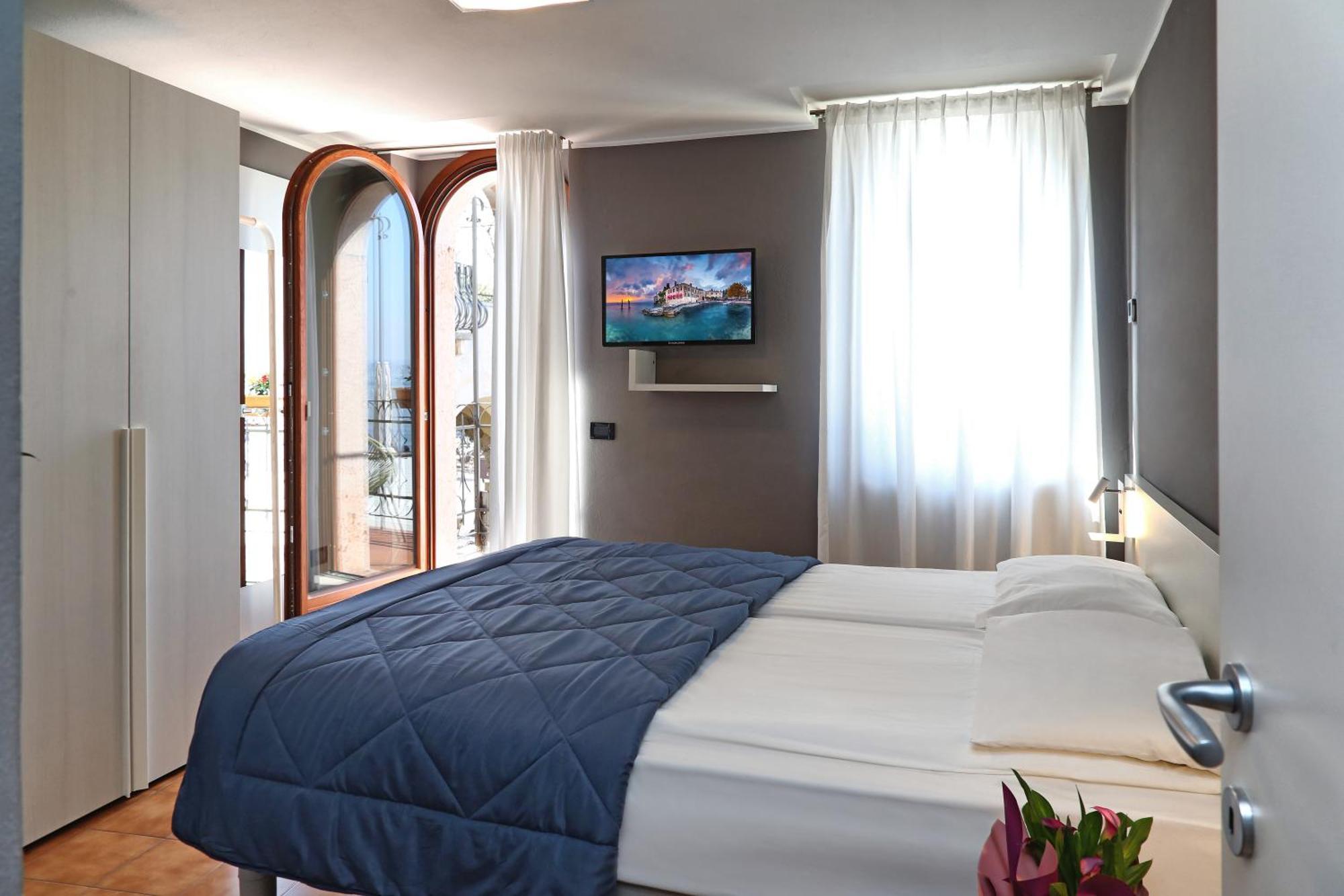 All'ancora Garda (Verona)