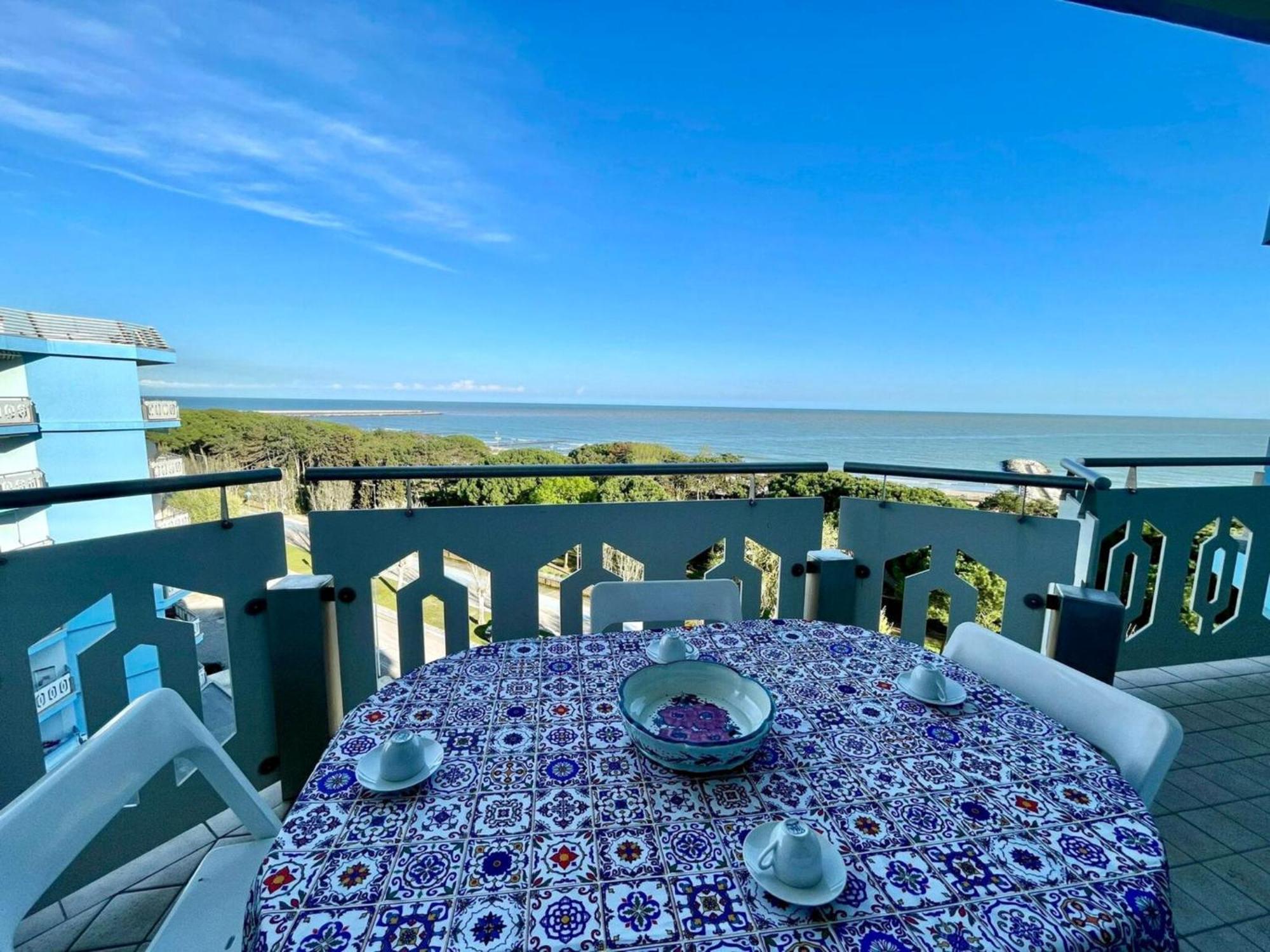 Appartamento Sea View With Shared Pool