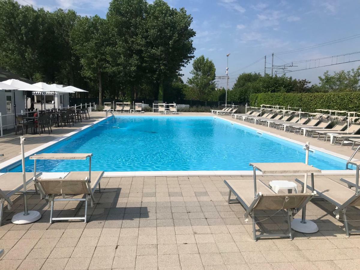 The Riverside Мира