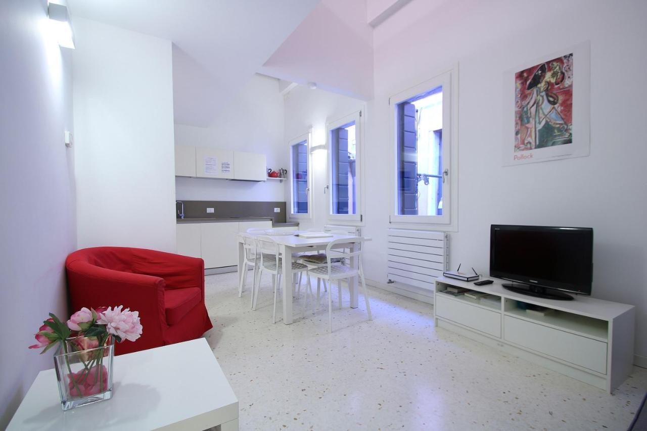 Guggenheim Next 10pax, Aircond, Wifi Apartament *
